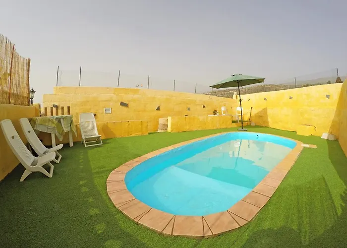 Noya Con Piscina Privada