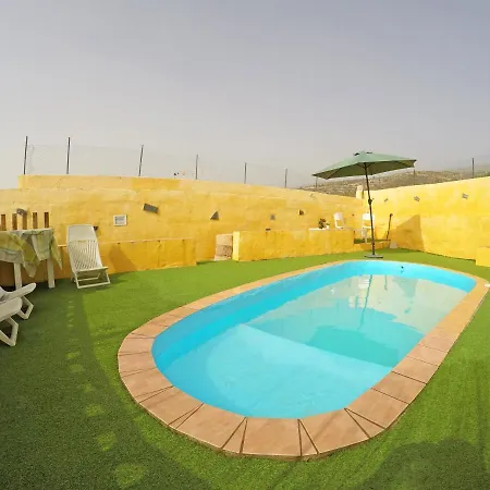 Noya Con Piscina Privada