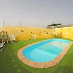 Noya Con Piscina Privada